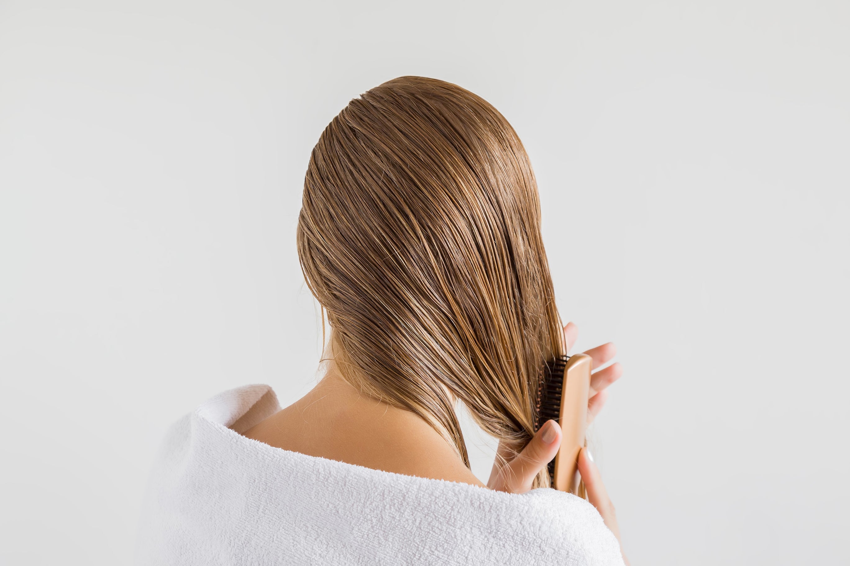 The Truth of Sleeping with Wet Hair. Fact and Fiction Revealed.