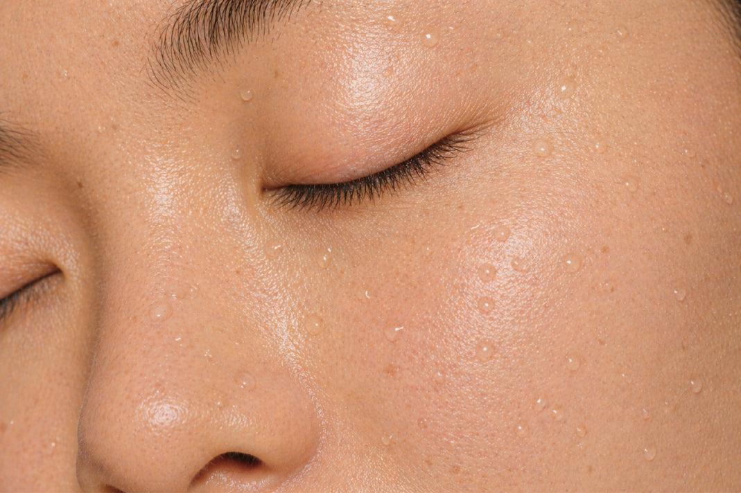 NEOVA CU3 Recovery Spray – application: Close-up of face showing lightweight mist being applied to soothe irritation, calm redness, and support skin barrier recovery.