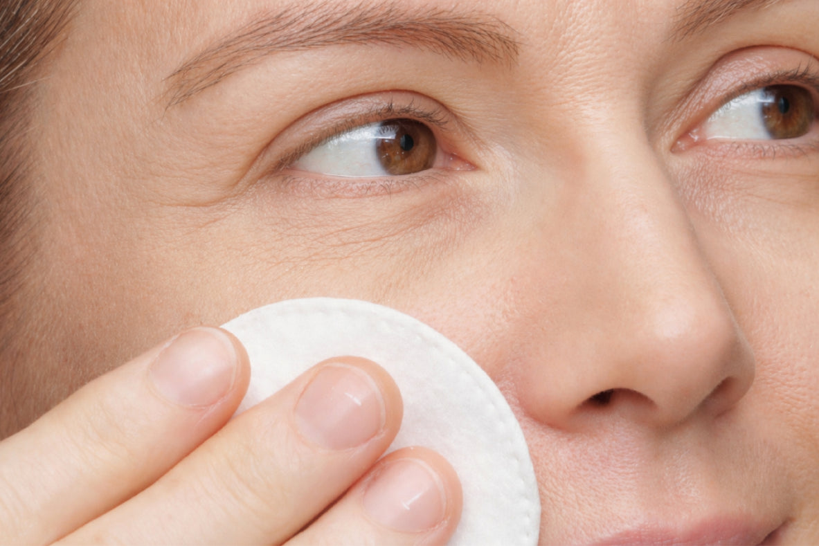 NEOVA Intensive Retinol Spray – application: Close-up of eye area showing retinol treatment being applied to target fine lines, wrinkles, and uneven skin texture.