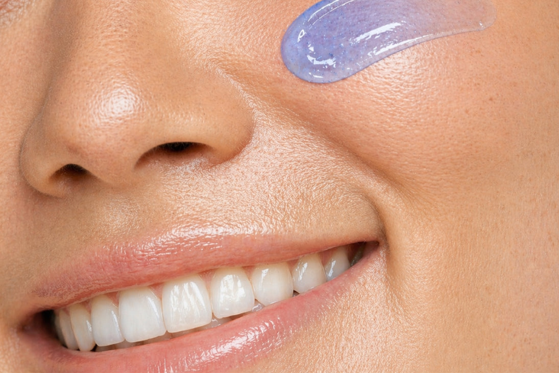 NEOVA Pure Copper Mask – application: Close-up of cheek showing copper-infused mask being applied to support skin repair, improve firmness, and enhance overall skin clarity.